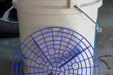 Automotive Bucket Insert Grit Trap for Car Wash and Detail Kits, Helps Remove Dirt and Debris from Microfiber, Mitts, Cloths, and Sponges, Blue